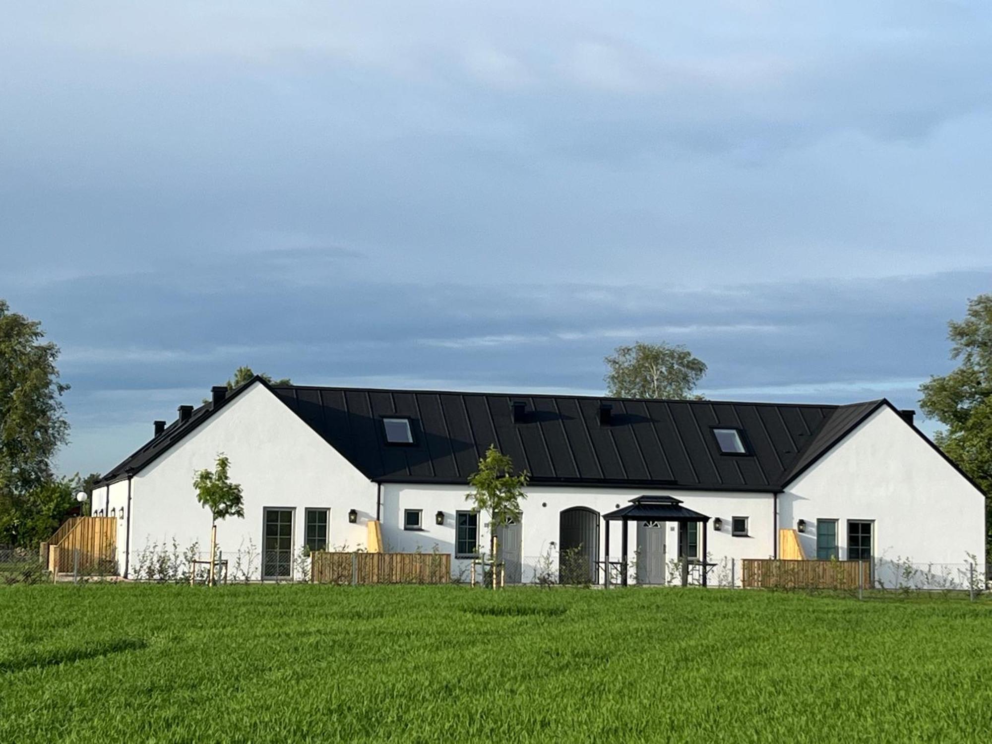 Maelarhusen Semesterby Oesterlen - Stugor & Gardssviter Sandby エクステリア 写真